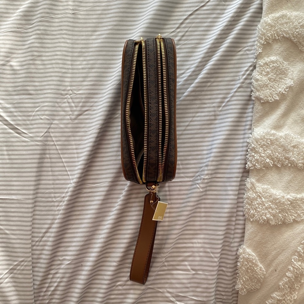 Michael Kors clutch / wristlet monogram